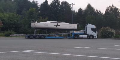 Sailboat transport Salona 380