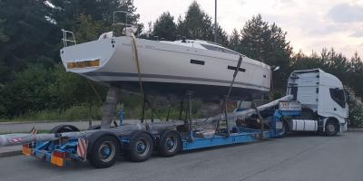 Sailboat transport Salona 380