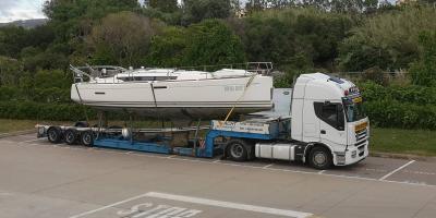 Sailboat transport Sun Odissey 379