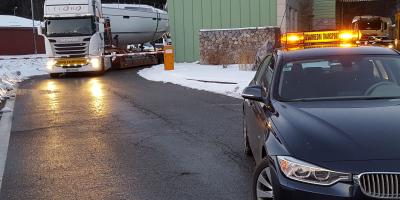 Escort of special transport